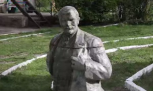 Назад у минуле: окупанти встановили у запорізькому селі пам'ятник Леніну, — ВІДЕО  