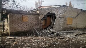 Разрушены стены домов, разбиты крыши: последствия вражеских обстрелов Запорожской области