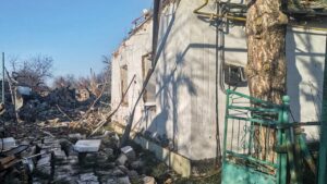 Зруйновані дахи та понівечені стіни: правоохоронці показали наслідки ворожих обстрілів по Запорізькій області, — ФОТО
