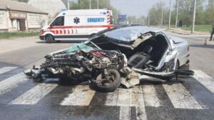 У Запоріжжі сталася серйозна аварія: на місці події працювали рятувальники та медики (ФОТО) 