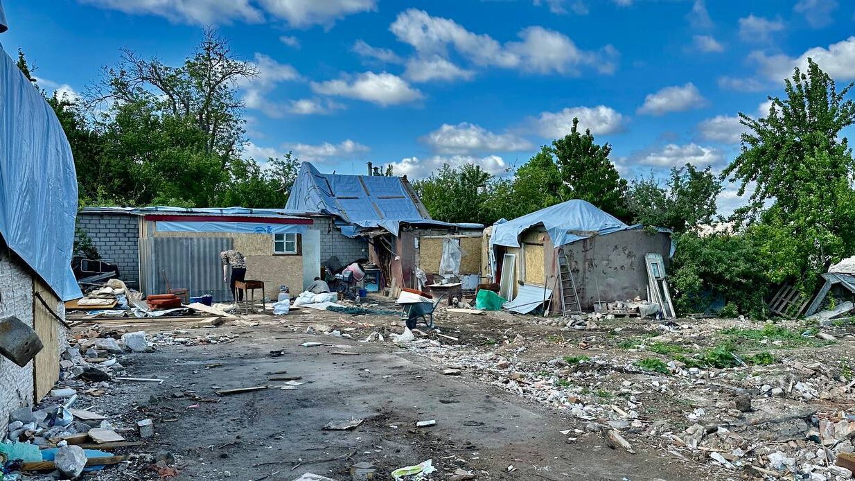 В Запорожье до сих пор продолжается обследование домов, поврежденных в результате массированного вражеского обстрела в марте