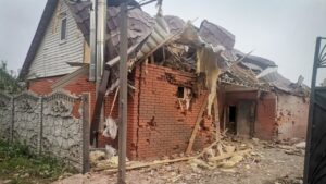 Разбитые крыши, окна и двери: последствия российских обстрелов по Запорожской области, — ФОТО