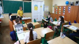 Более полусотни школ в Запорожской области работают по смешанной форме обучения