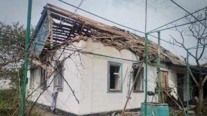 Зруйновано фасади будинків: поліція показала наслідки ворожих обстрілів по Запорізькій області, — ФОТО