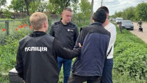 Сбывал оружие и боеприпасы: полиция задержала жителя Запорожской области, — ФОТО