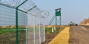Жители Васильевки работают на строительстве оборнукреплений
