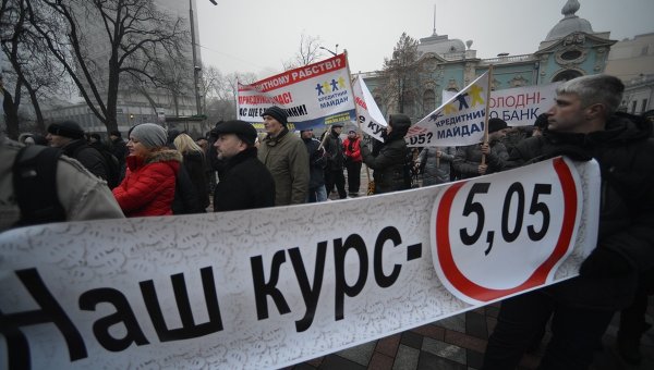 Валютный майдан пикетирует Запорожский облсовет