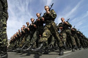 Добровольцам обещают соцпакет и хорошую технику