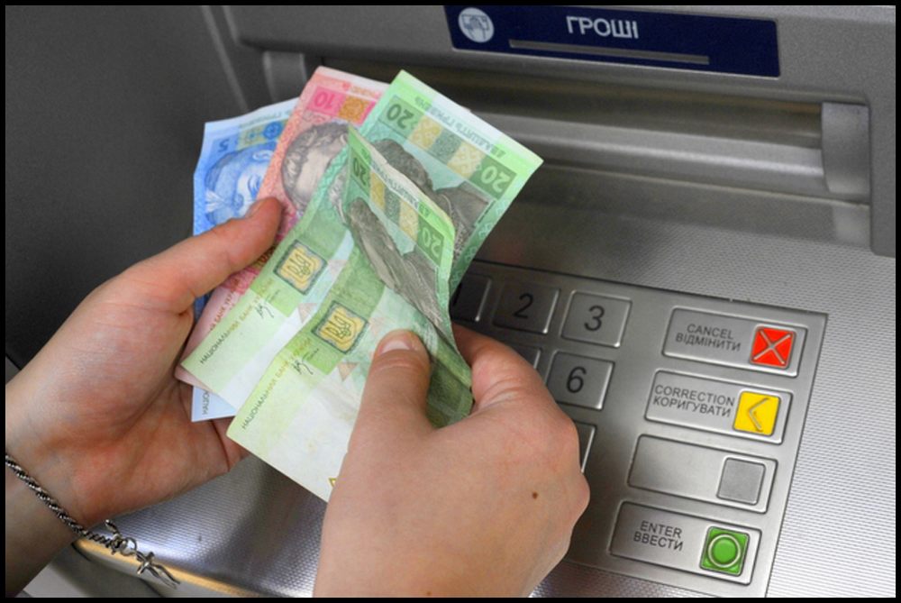 Фальшивые банковские работники украли у запорожцев более двадцати тысяч гривен
