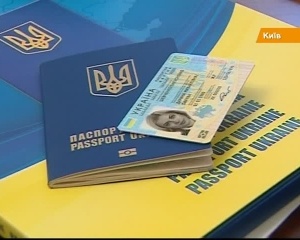 Сегодня у украинцев начинают брать биометрические  данные