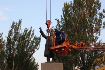 Запорожские города активно декоммунизируются