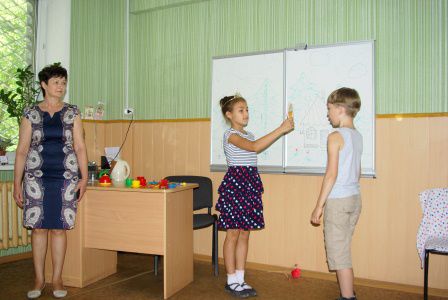 В 149 запорожских лагерях дети смогут подтянуть знания по иностранным языкам