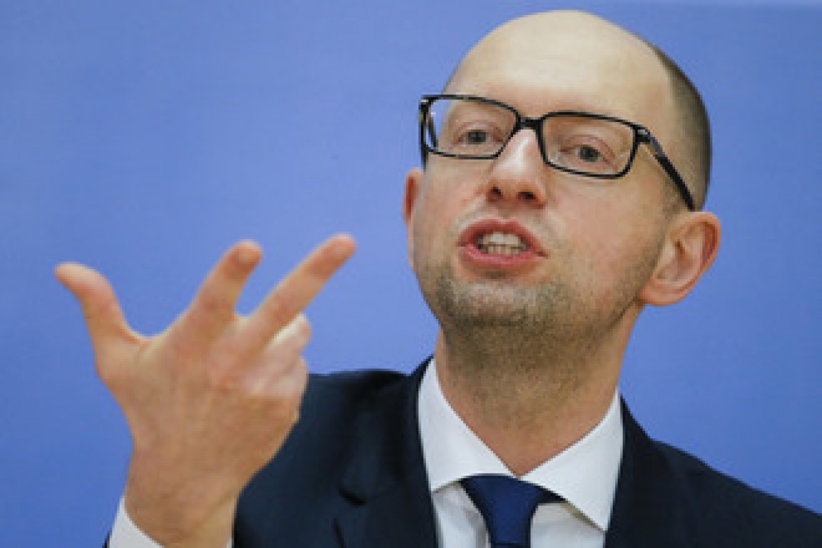Украинцам предлагают регулярно проводить 10 минут с Яценюком