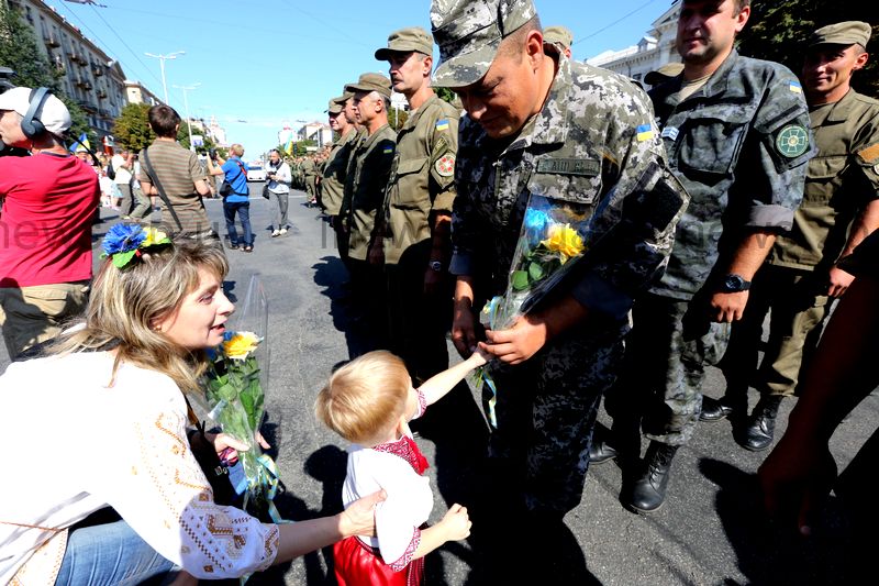 Замоблвоенкома: Сегодня на парад пришли патриоты, которые готовы в любую минуту защитить Родину