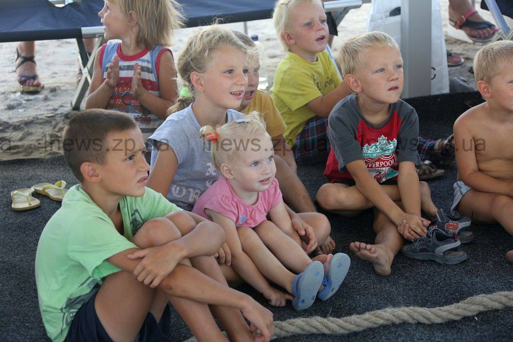 В Запорожье переселенцам показали зрелищное шоу