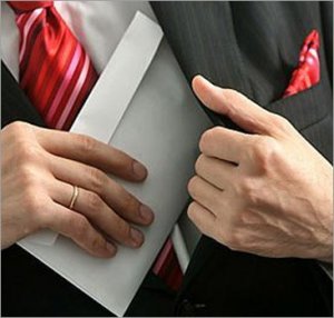 Руководители запорожского предприятия хотели «прикарманить» почти 30 млн грн