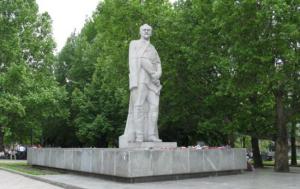 Запорожские чиновники решили снести Дзержинского