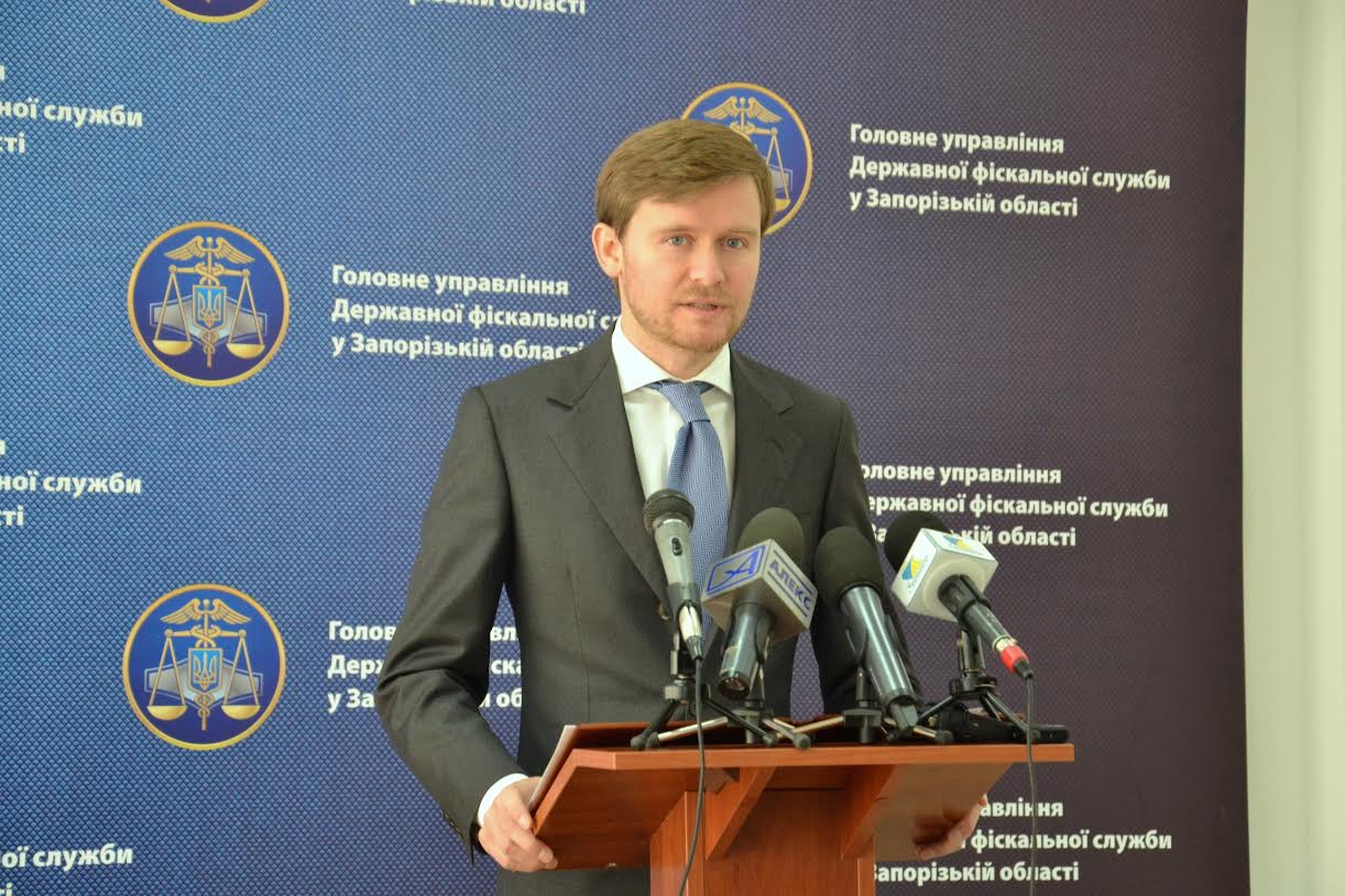 Полсотни запорожских налоговиков получили 