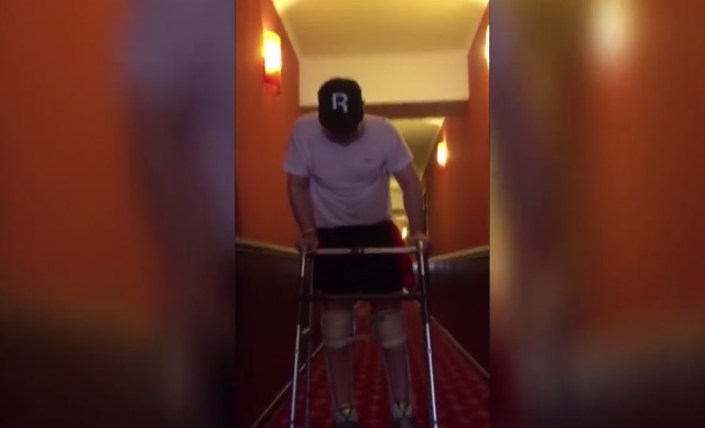 Харьковский мэр выложил в сеть видео, на котором показал, как учится ходить