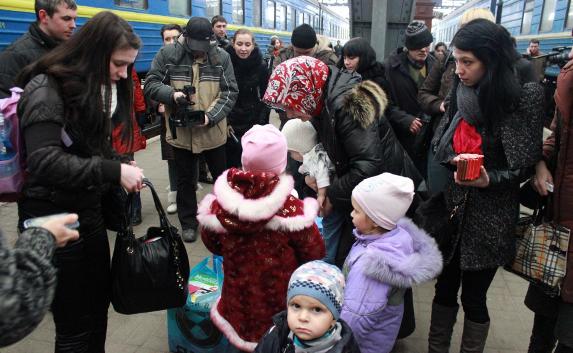 Официально: внутренних переселенцев не устраивают запорожские зарплаты