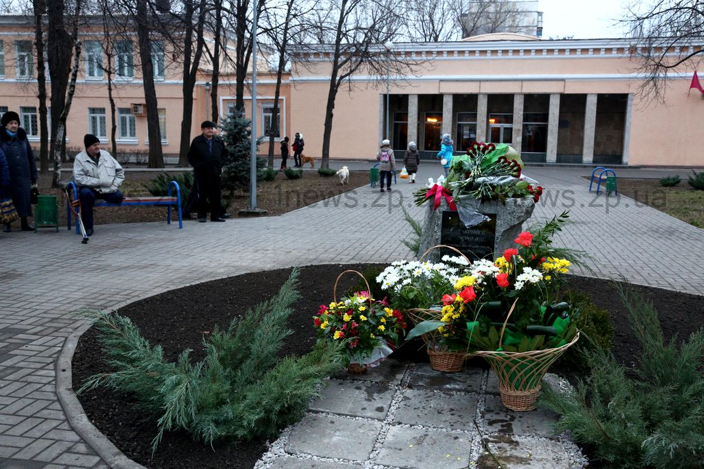 В Запорожье открылся памятный знак бывшему главе района