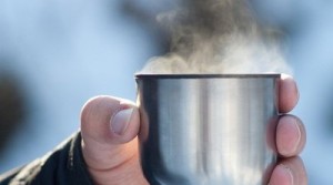 Возле Малого рынка в Запорожье работает мобильный пункт обогрева