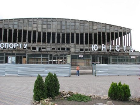 Мэр пообещал реконструировать ДС «Юность»