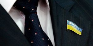 Украинцы попросили подчиненных Гройсмана рассказать, сколько бюджетных денег потрачено на командировки нардепов