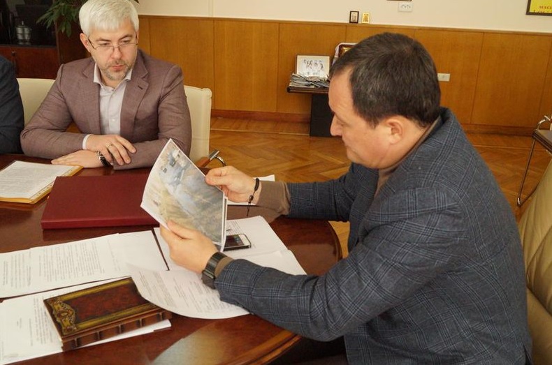 Руководство области хочет, чтобы запорожский нардеп вспомнил о своих избирателях