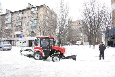 Запорожье от снега расчищали почти 1,5 тыс. человек