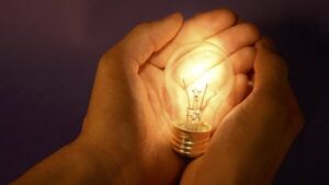 На Запоріжжі без світла залишаються 220 населених пунктів: роботи ведуться цілодобово