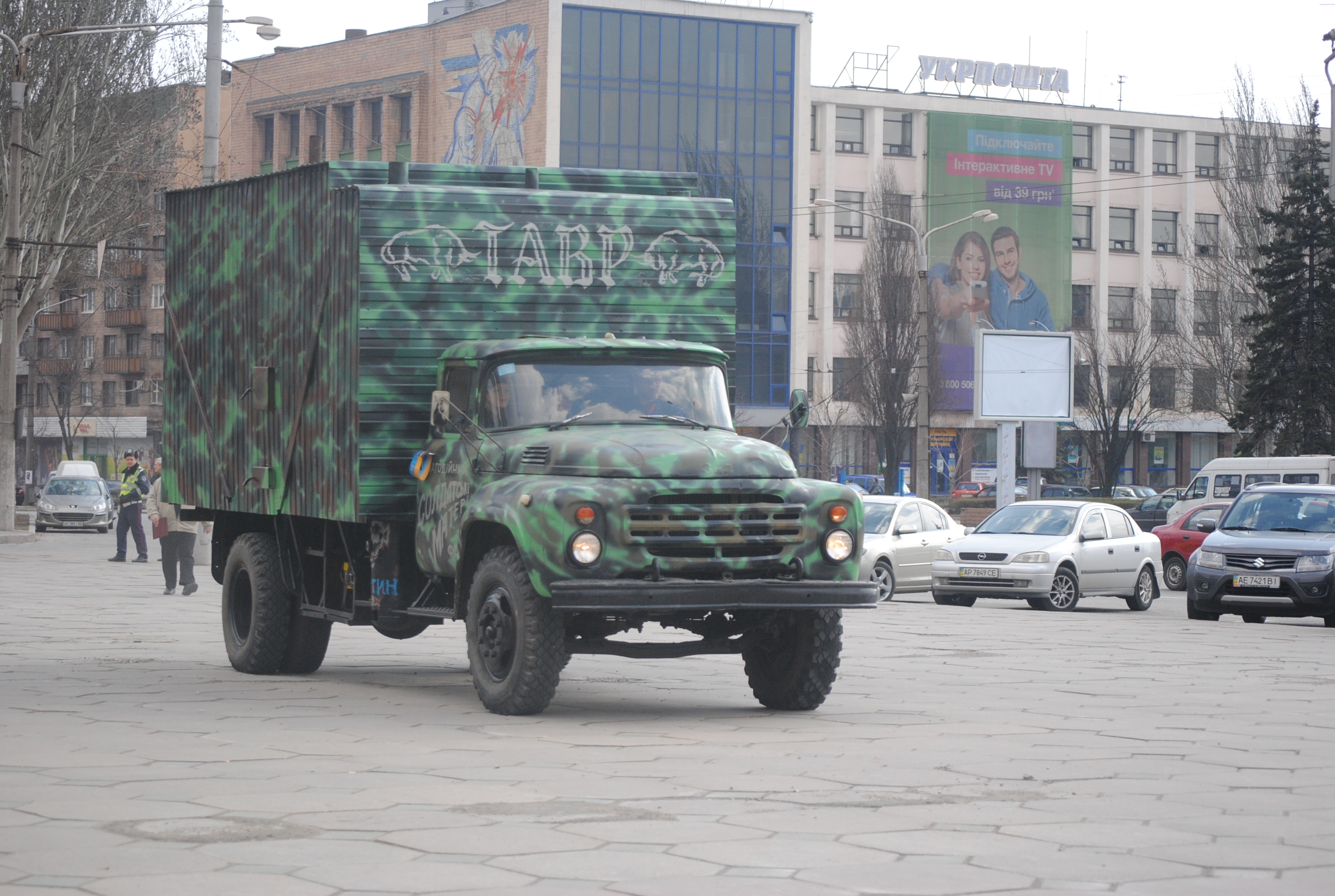 Запорожские волонтеры отвезут в Марьинку банно-прачечный комплекс
