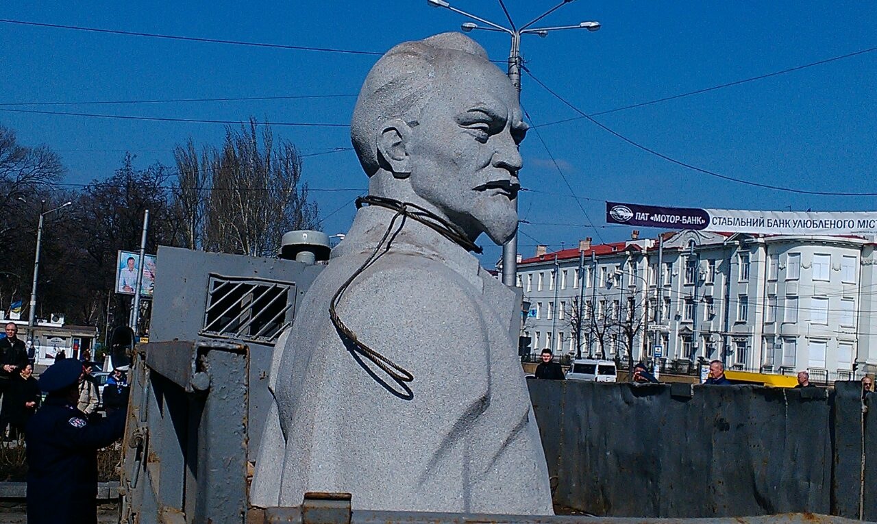 Памятник Дзержинскому стал бюстом (ОБНОВЛЕНО)