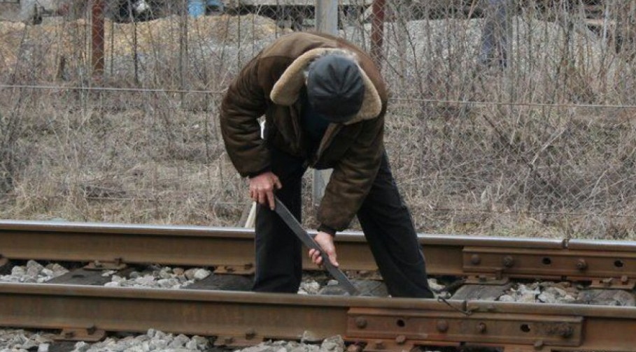 Полиция поймала «на горячем» запорожцев, ворующих железнодорожные рельсы