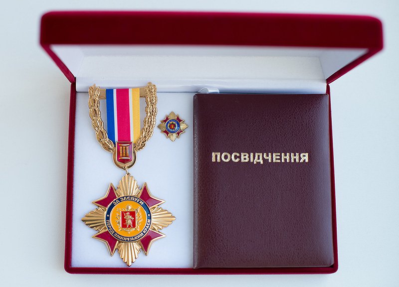 От активиста Майдана до заслуженного машиностроителя: Кого и за что в марте наградил Самардак