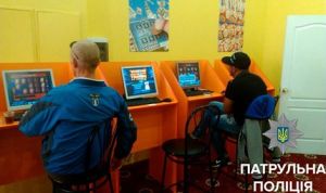 В запорожском кафе за тайной дверью прятали зал с игровыми автоматами