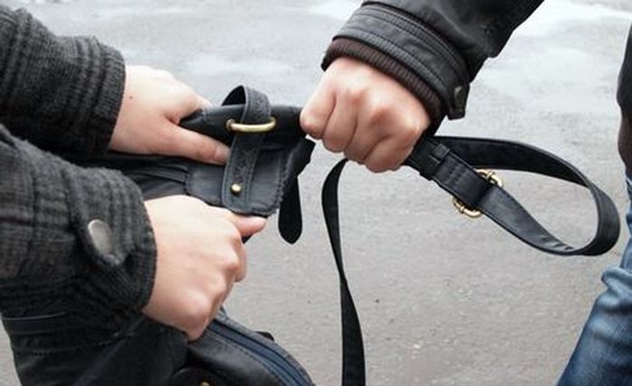 Правоохранители задержали вора, который в канун Нового года ограбил пассажира маршрутки