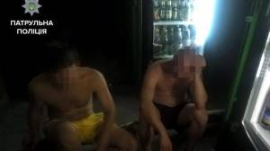 В Запорожье дерзкие молодчики с битами вынесли из киоска пиво