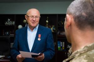 Не прошло и суток: Экс-глава облсовета Межейко сдаст награду, полученную вчера
