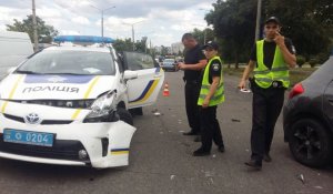 В Запорожье Тойота протаранила патрульный автомобиль