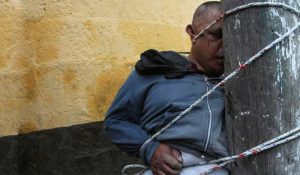 В Запорожской области злоумышленники поиздевались над таксистом, после чего похитили его авто