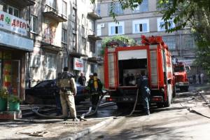 На ликвидацию пожара в бывшем общежитии выехало 9 машин