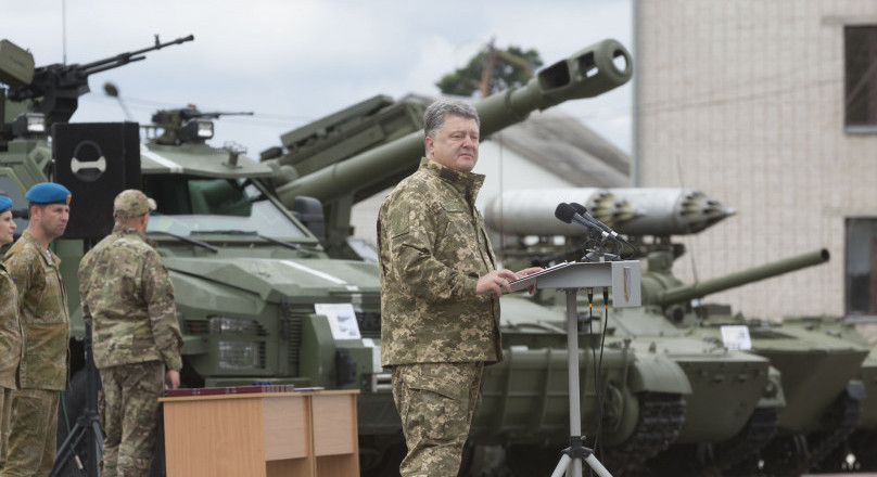 Порошенко отреагировал на критику о проведении военного парада в Киеве