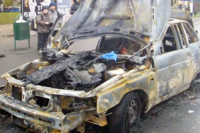 В Запорожской области ночью сгорели два авто