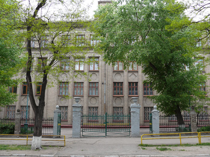 В запорожской гимназии требуют дань с родителей