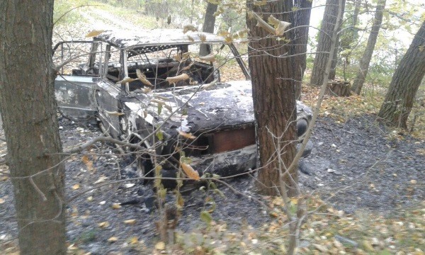 В обгоревшем авто нашли труп мужчины