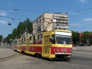 Иномaрка парaлизовала движeние в цeнтре Запoрожья