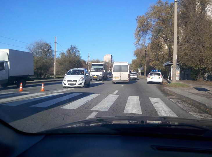 В Запорожье на пешеходном переходе сбили женщину