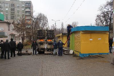 В Запорожье коммунальщики демонтировали еще один МАФ