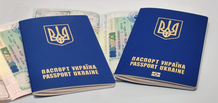 Для того чтобы оформить загранпаспорт, запорожцам придется заплатить больше